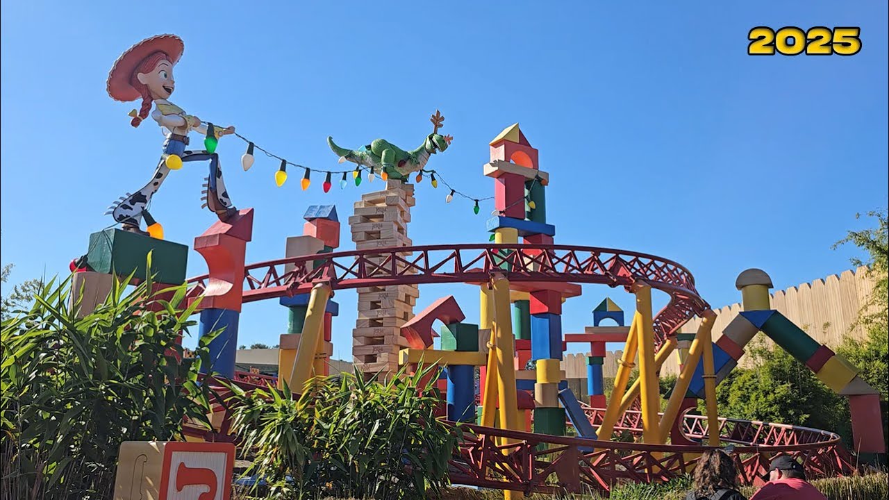🎄✨ Disney’s Hollywood Studios Holiday Walkthrough | Christmas Decorations & Park Ambience ✨🎬