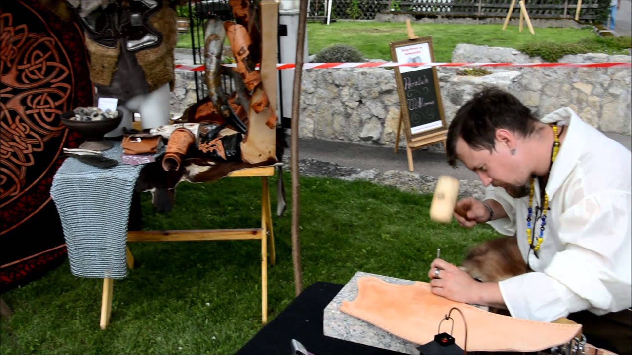 Traditionelles Handwerk - Leder punzieren