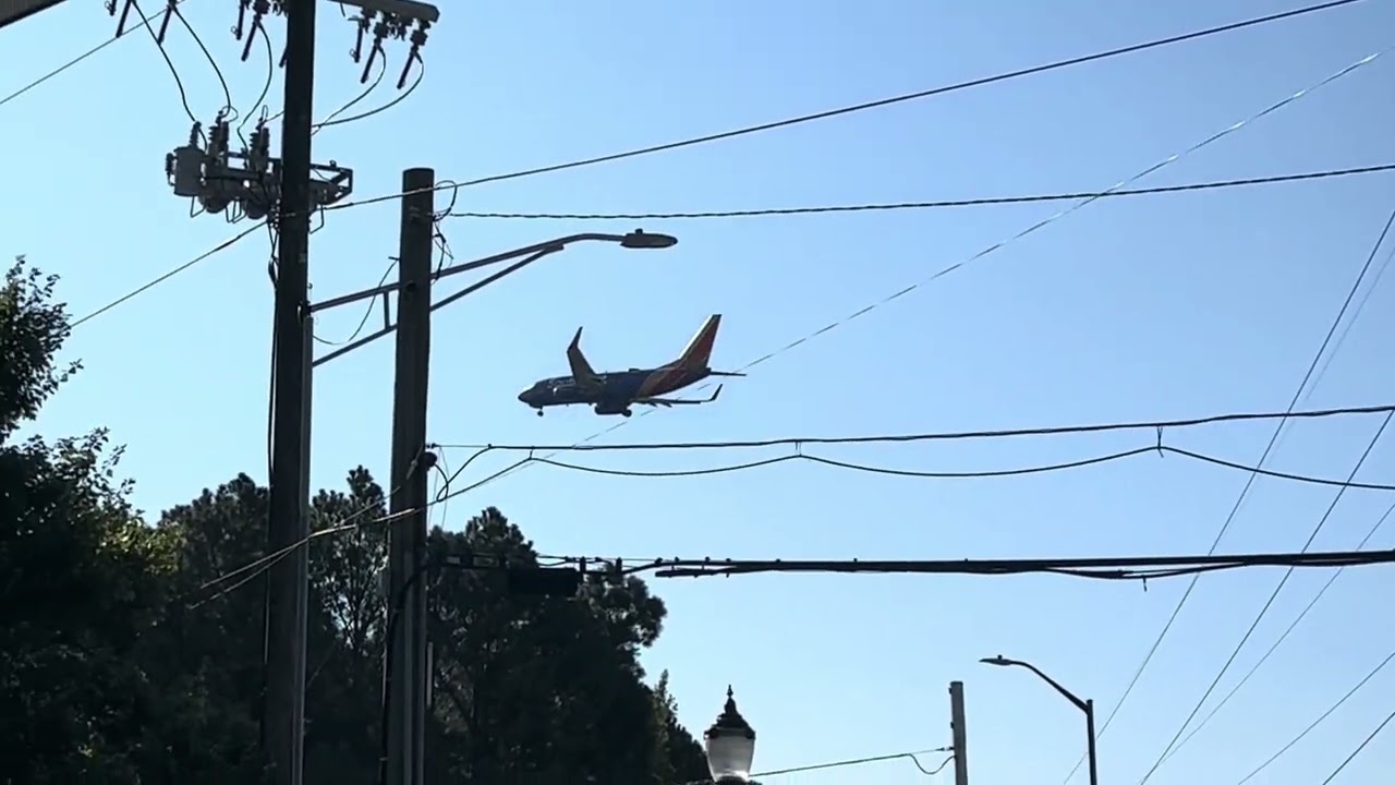 12 minutes of planes landing at ATL 