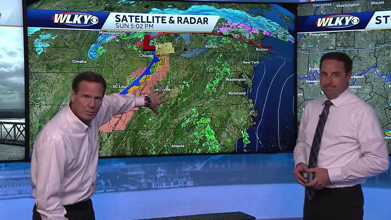 WLKY meteorologists track severe weather moving closer to Louisville