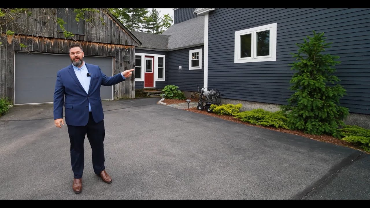 Tour This Renovated Nashua Home with In-Law Suite | 218 Manchester St, Nashua, NH