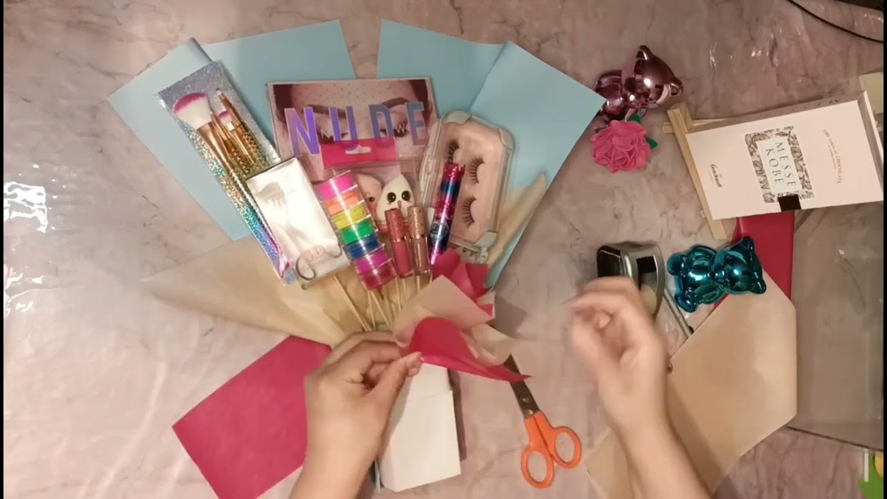 como hacer un #ramo de maquillaje #bouquet fácil y rápido 💐💄  #14defebrero #diadelamoryamistad