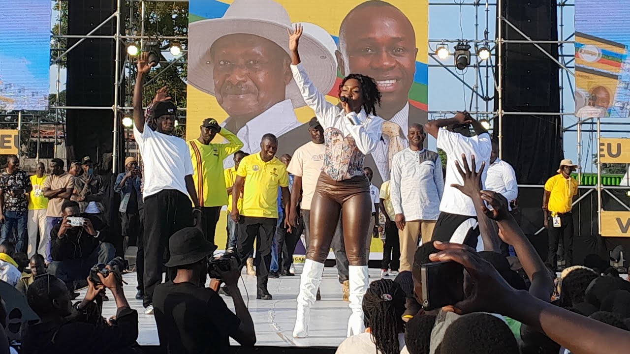 Karole Kasita’s Electrifying Performance Shuts Down Katakwi! 🔥