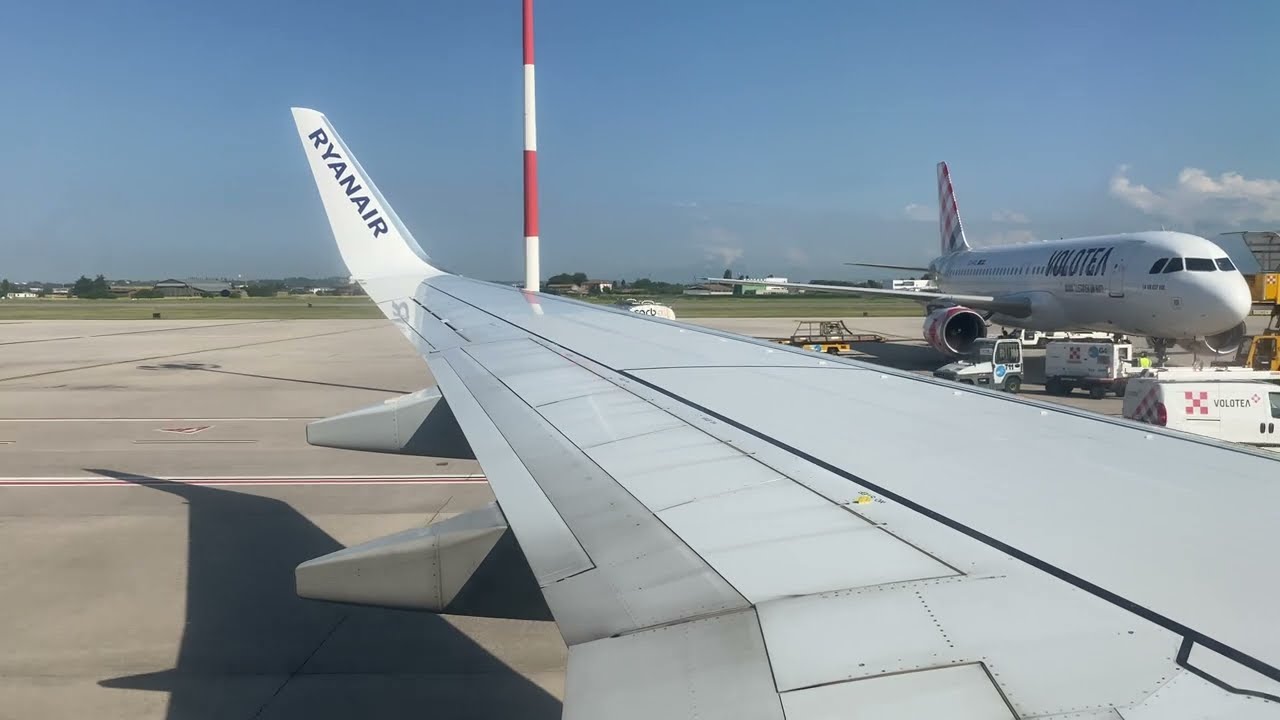 Atterraggio a Verona Villafranca Valerio Catullo Airport LIPX VRN - Ryanair FR4914 - Boeing 737 800