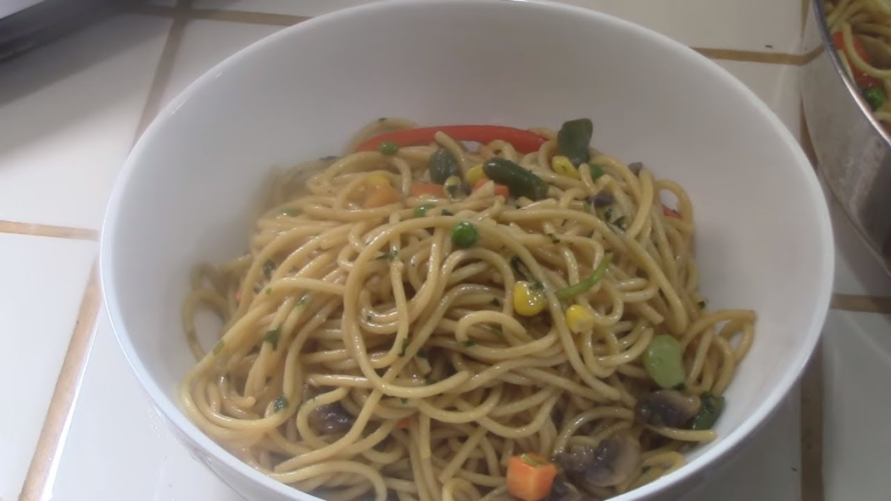 Espaguetis con salmon y vegetales