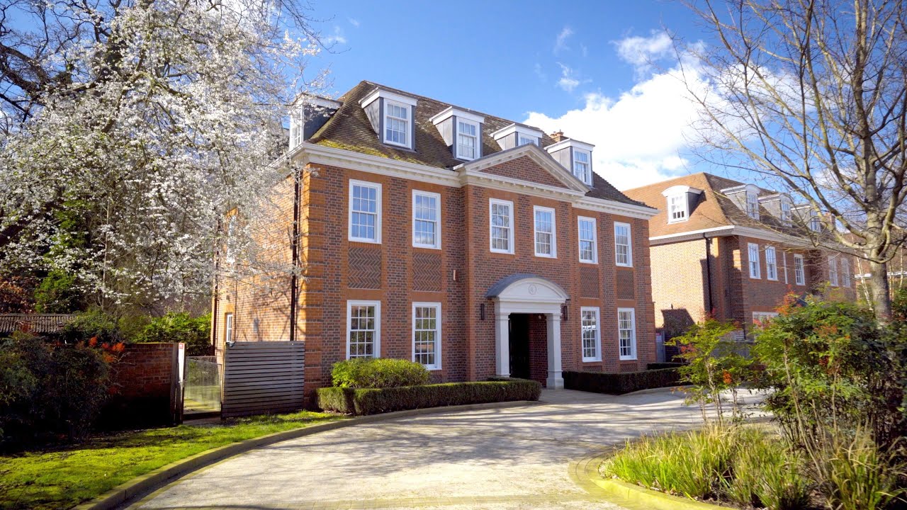 Check Out This £15,000,000 London Mansion | Features Insane Basement Spa Complex, Gym & Club Room