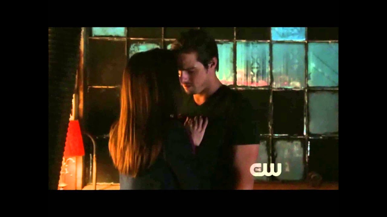 Catherine and Vincent Kiss Beauty and the Beast (Kristin Kreuk, Jay Ryan)