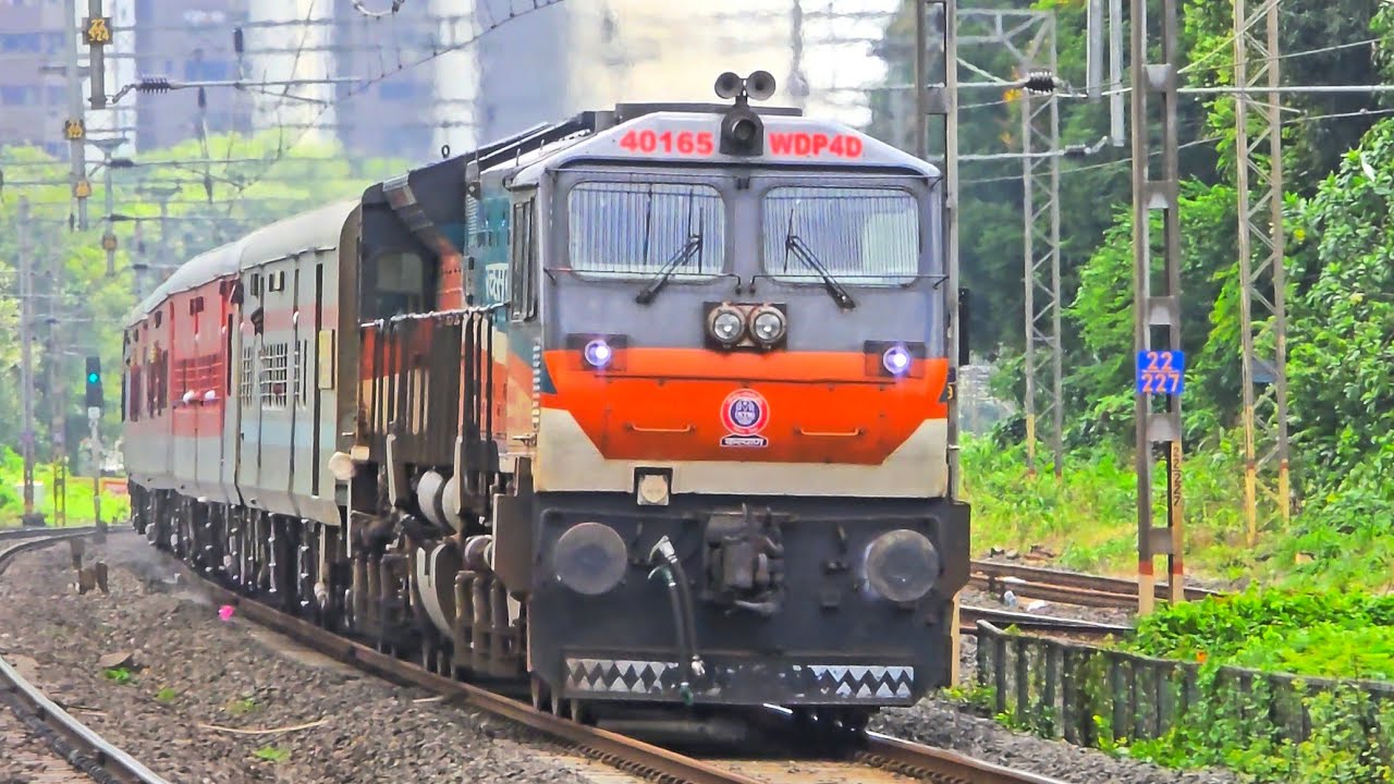 40165 Kalyan WDP-4D In Cab-1 Forward In SWACHHOTSAV Livery Hauling 11011 Mumbai CSMT Dhule Express 