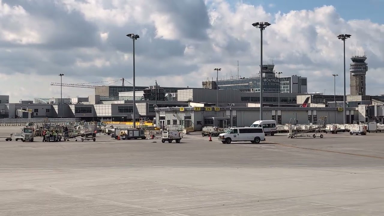 Taxi, TakeOff, ClimbOut from YUL Montreal Airport in United Airlines E170/175 Aircraft 2025.09.28