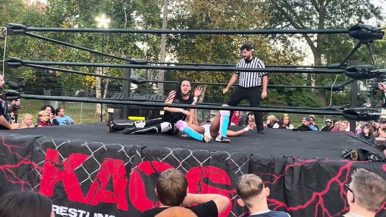 Isaiah Moore Vs Maxximillian