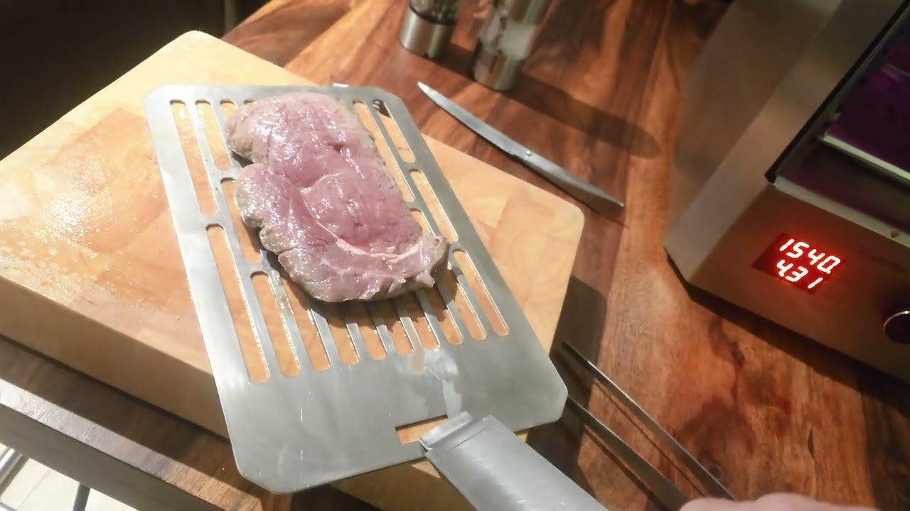 Oberhitzegrill, 👌der mit bis zu über 800°C arbeitet und damit eine unvergleichliche Kruste ergibt 🥩