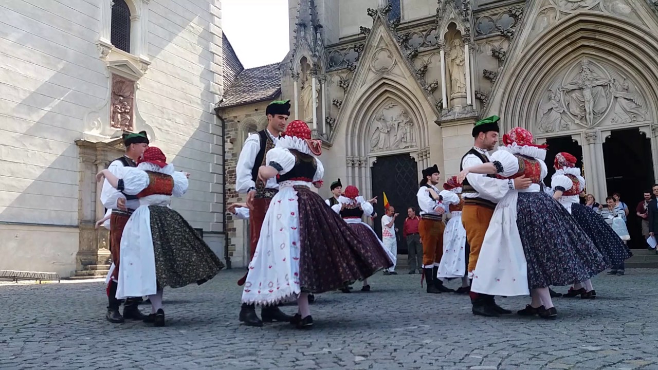 Moravský den v Olomouci 27. 5. 2017, Hanacky soubor Klas a Hagnózek, Namesti Sv. Vaclava