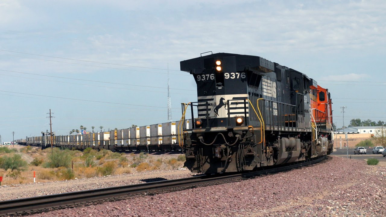 NS 9376 long-hood forward on the BNSF Phoenix Sub July 5th 2006.
