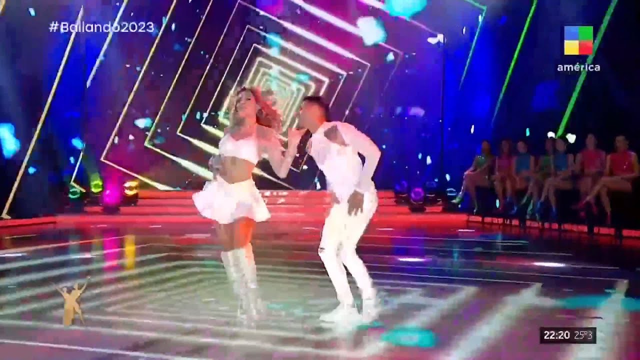 Milett Figueroa y Gabriel Rentería abrieron la noche al ritmo de una cumbia