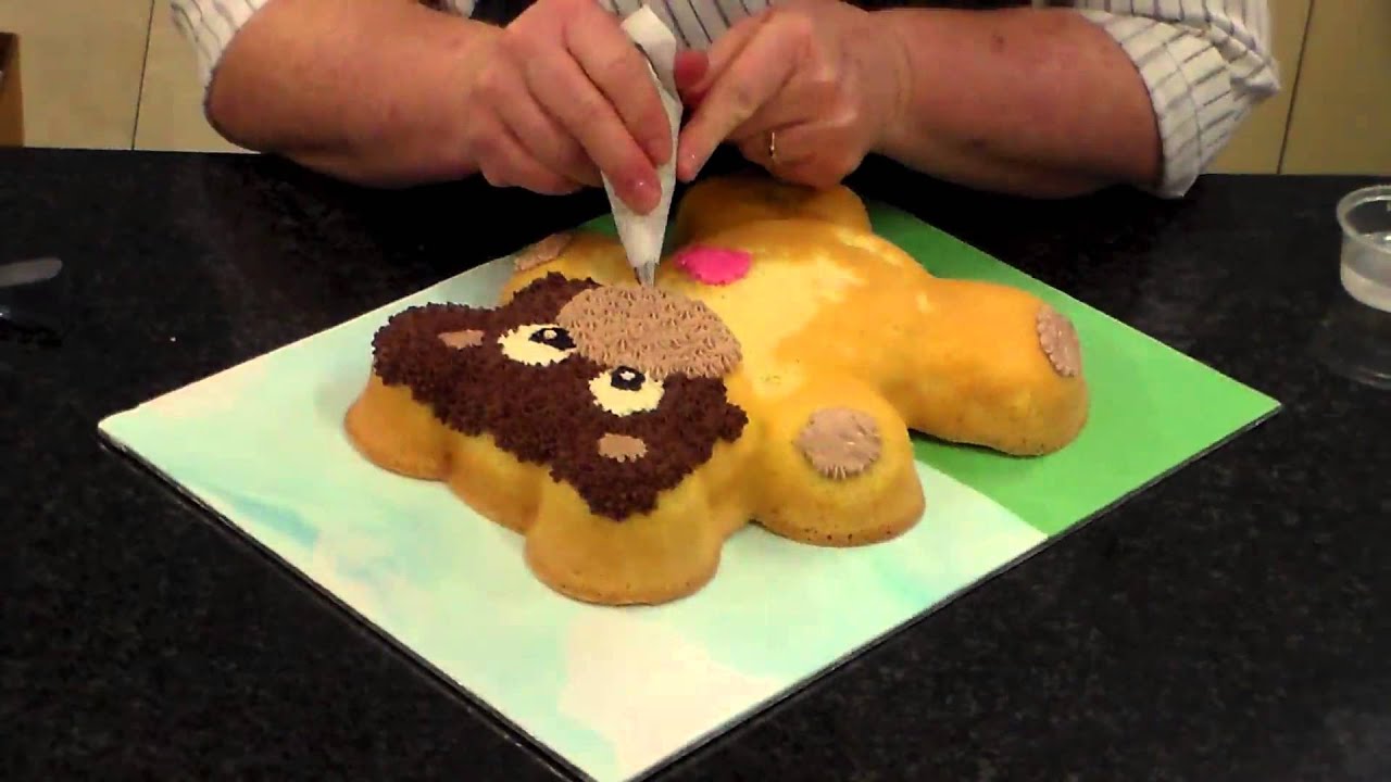 How to decorate a cake with butter cream