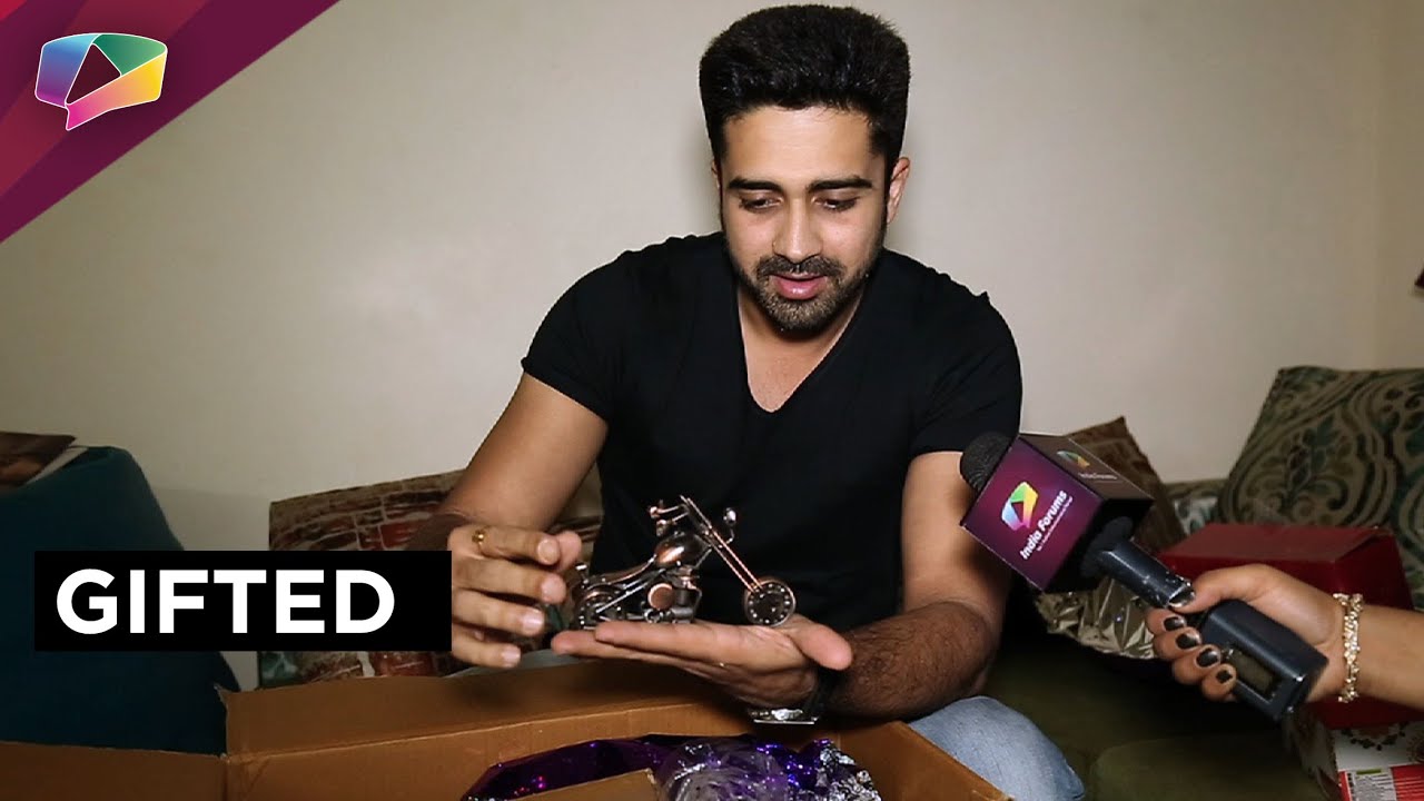Avinash Sachdev receives gifts from his fans part-02