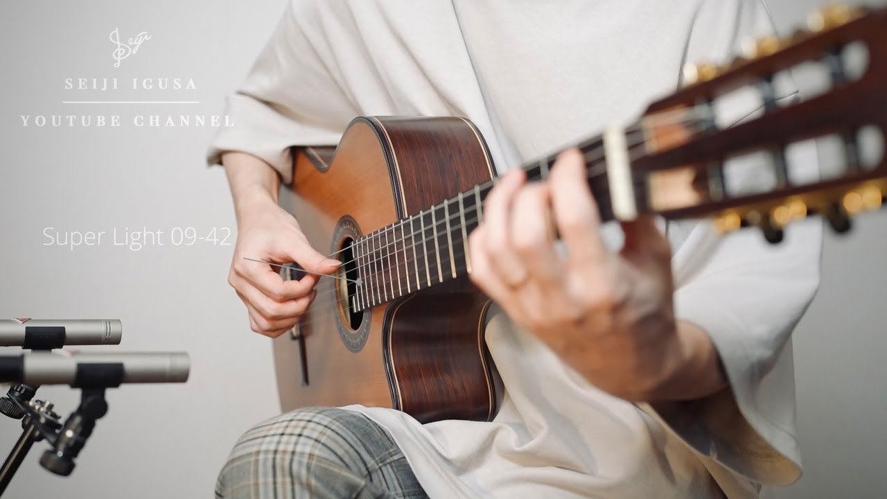High-end classical guitar dedicated to electric guitar strings.