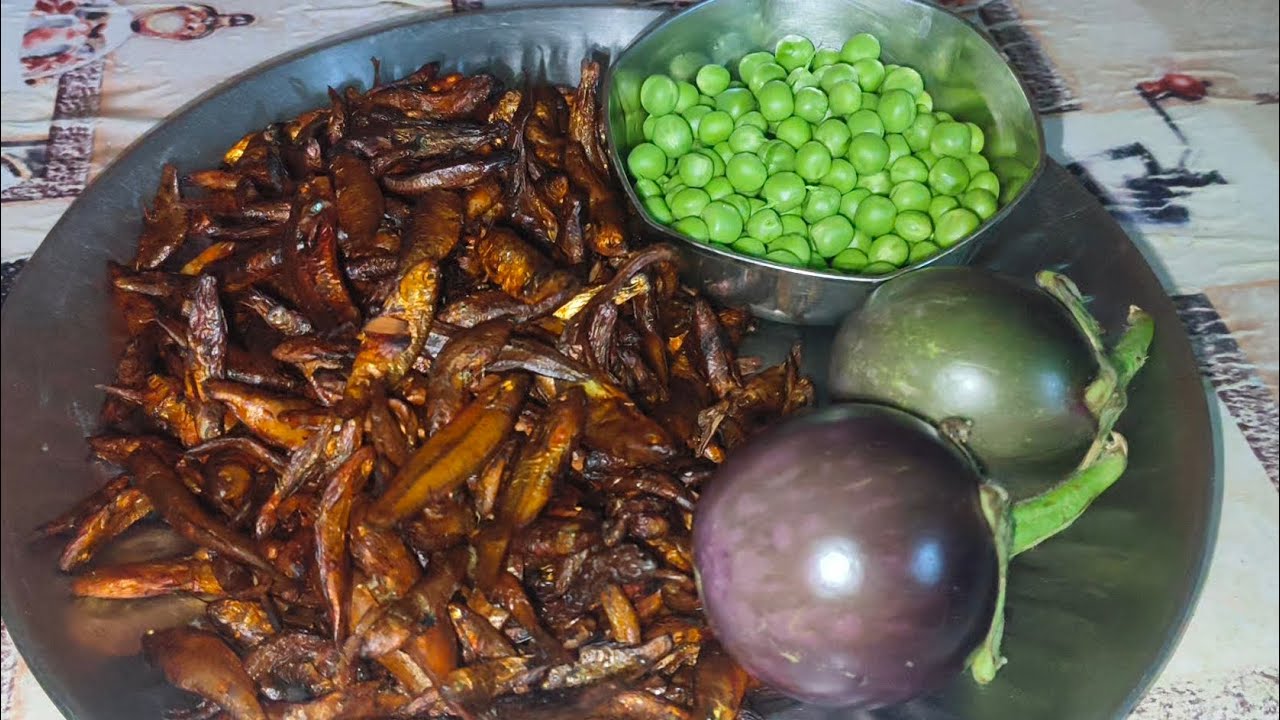 भटा और भुनी मछली की सब्जी बनाए || गांव की स्पेशल सब्जी तैयार || भुनी मछली Traibal dish. #cooking 