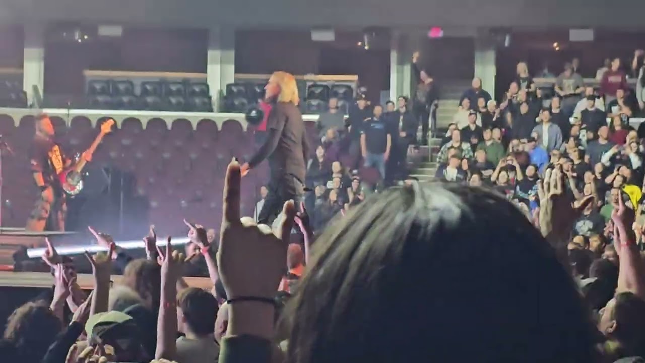 Three Days Grace- Riot- Live In Cleveland OH 