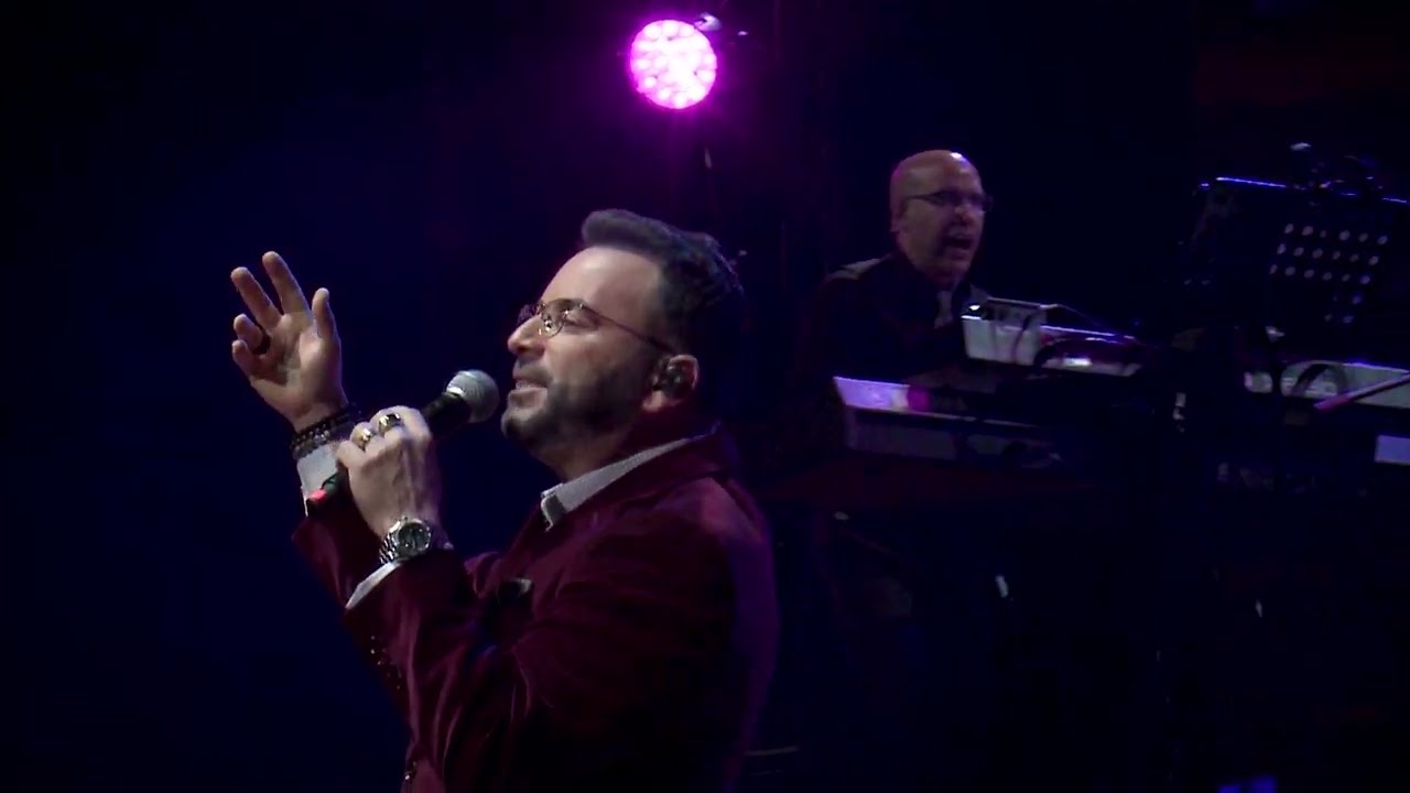 Escuchame (En Vivo)