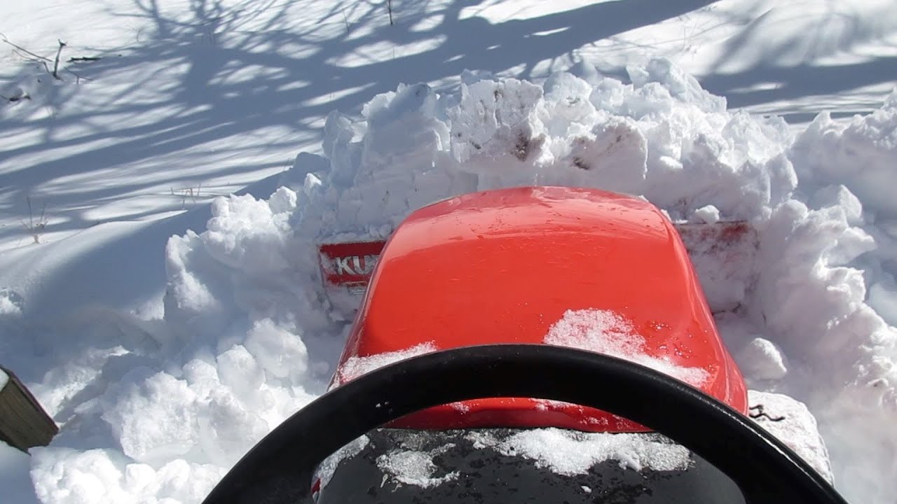 Kubota GR2010G plowing snow - deeper snow this time