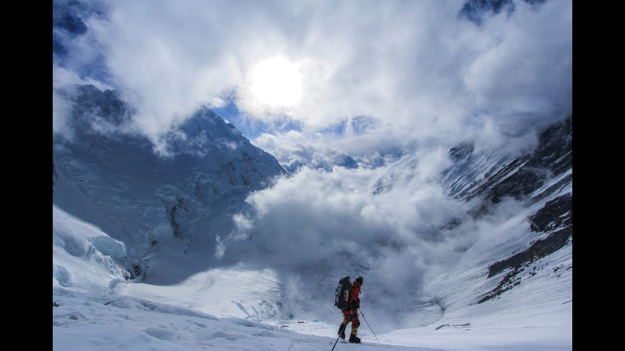Mount Everest (Coffee Table Book): Experience the journey