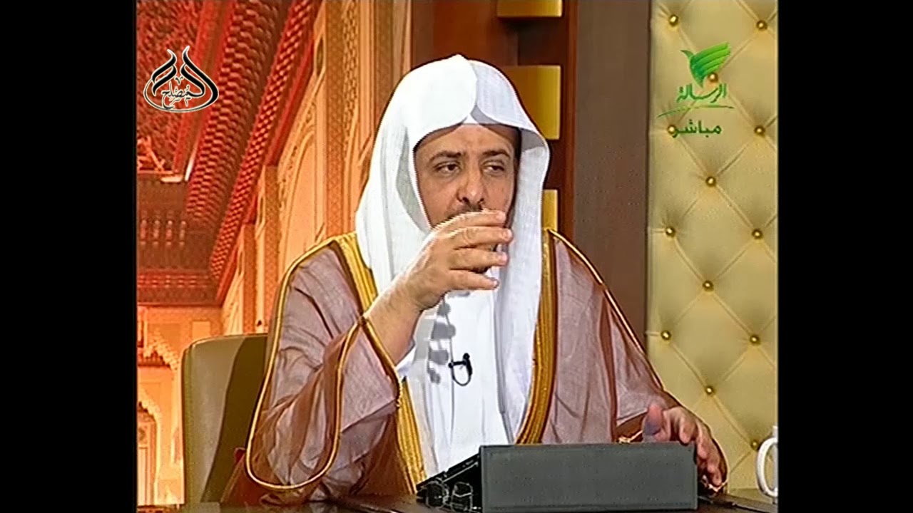 مسافر صلى الظهر في بلده ثم لما ارتحل صلى العصر قبل وقتها قصرا