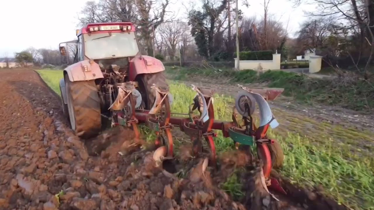 Case  CS150 ploughing
