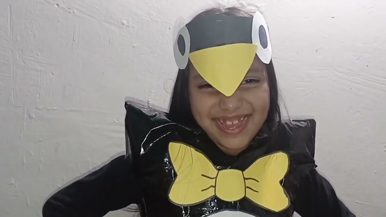 DISFRAZ DE PINGUINO CON MATERIALES RECICLADOS/DISFRAZ  ATUENDO CON MATERIALES CON BOLSAS -