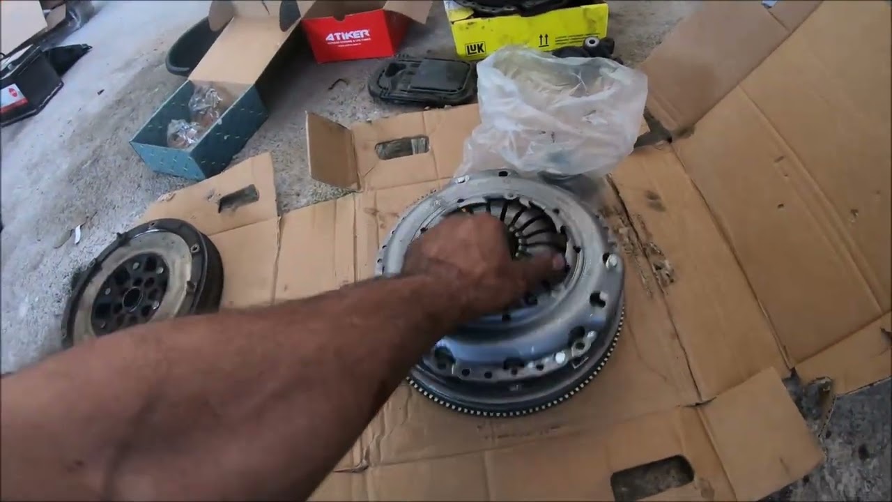 Replace Dual Mass Flywheel and Clutch on Opel Astra H 1.7 CDTI!