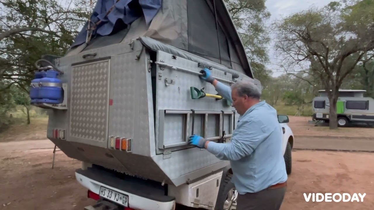 Ford Ranger Safari Camper 4x4 von Avis für Selbstfahrer-Rundreisen im südlichen Afrika