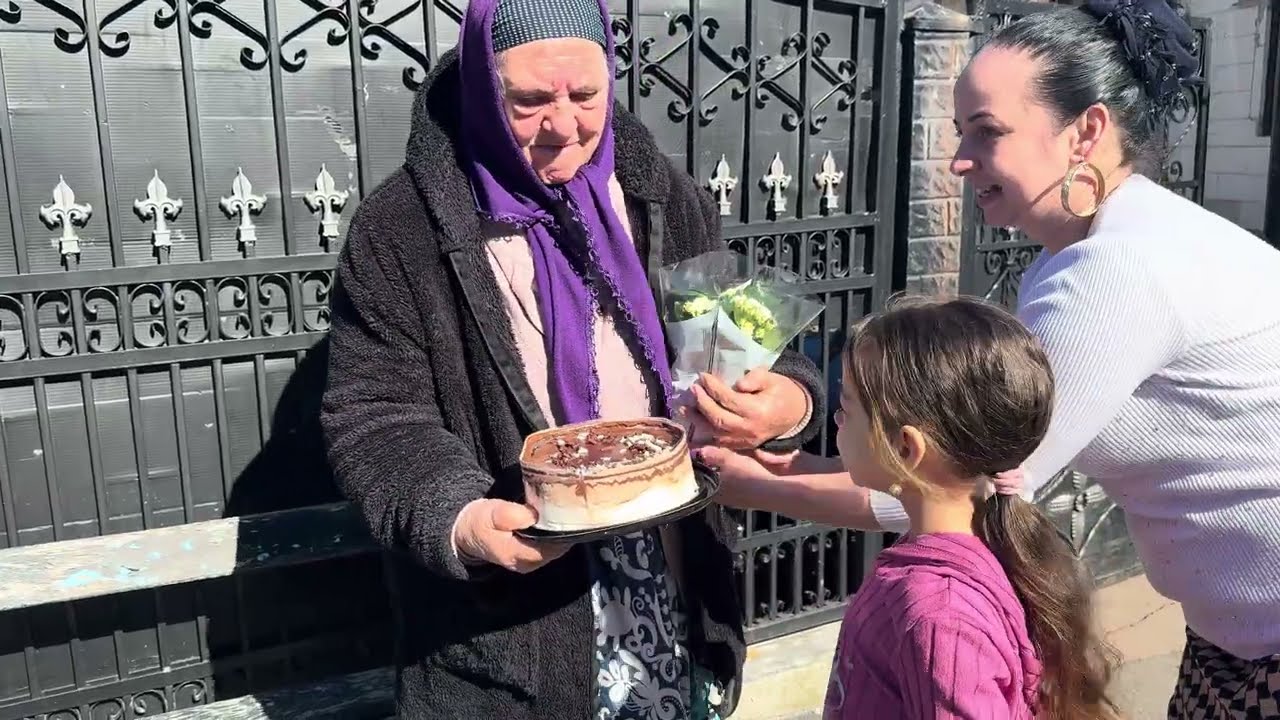 Astăzi Sărbătorim Ziua De Naștere A Bunici Noastre La Mulți Ani. 