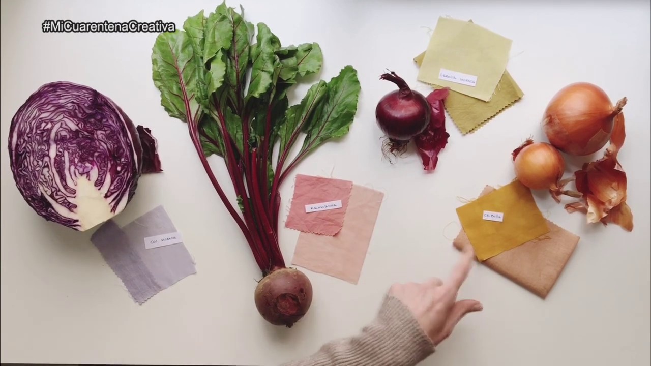Teñido de telas con tintes naturales - video de Carola de la Kau Studio para #micuarentenacreativa