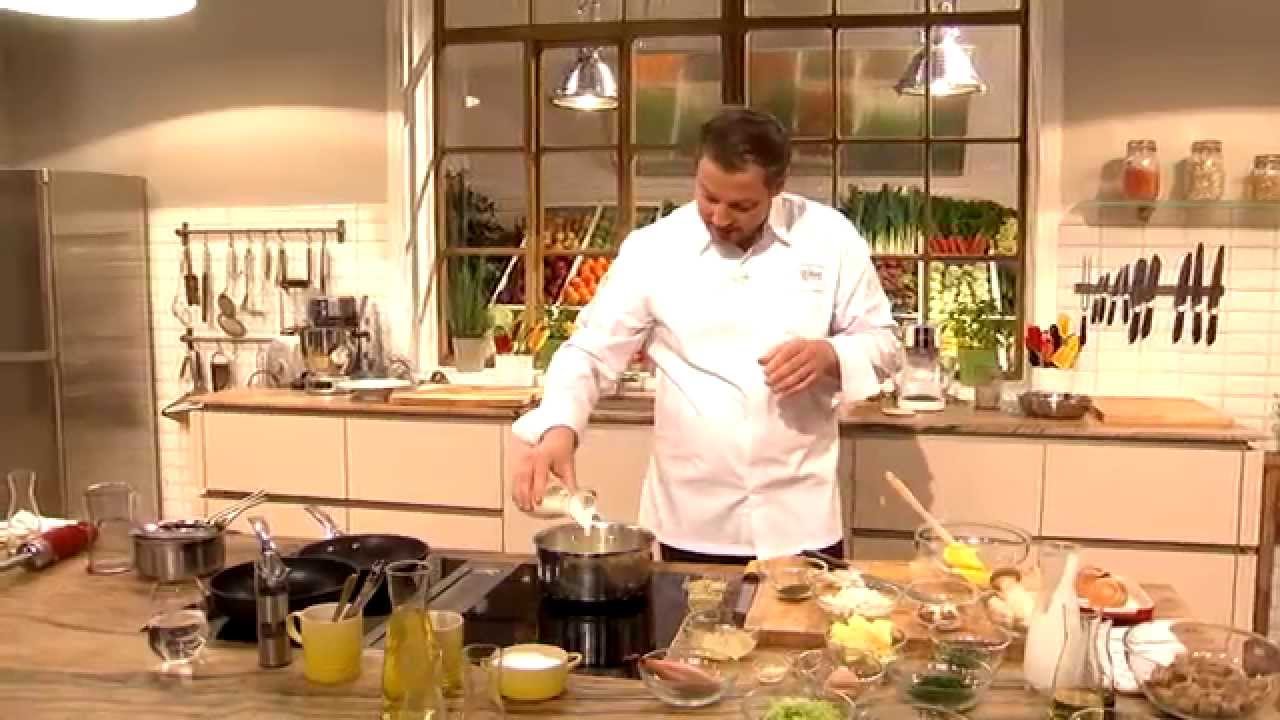 Gamsbutterschnitzel mit Pilzen und Kohl (Andreas Döllerer)