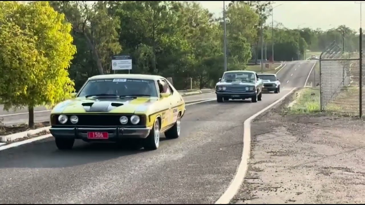 Australian muscle car rally NT entrance cruise