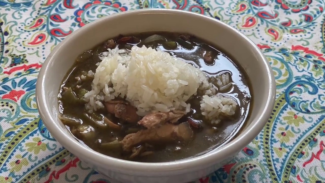 Гамбо из жареной свинины и курицы по-креольски