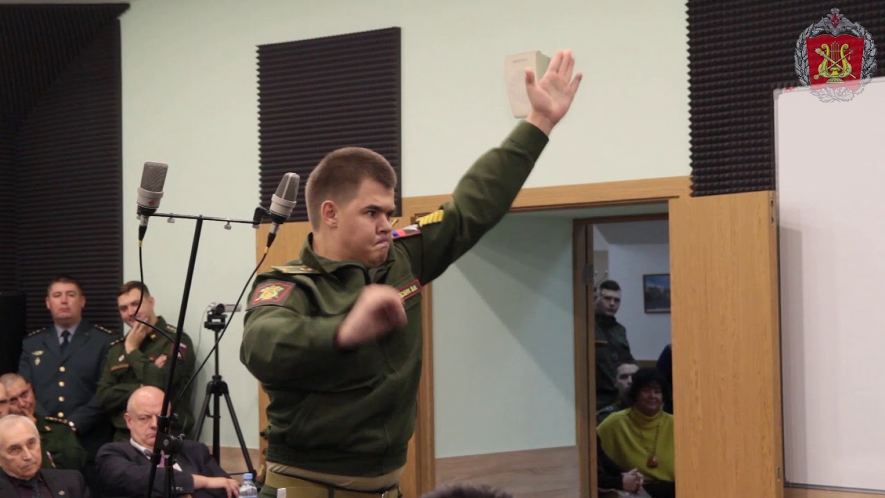 В.  Халилов 