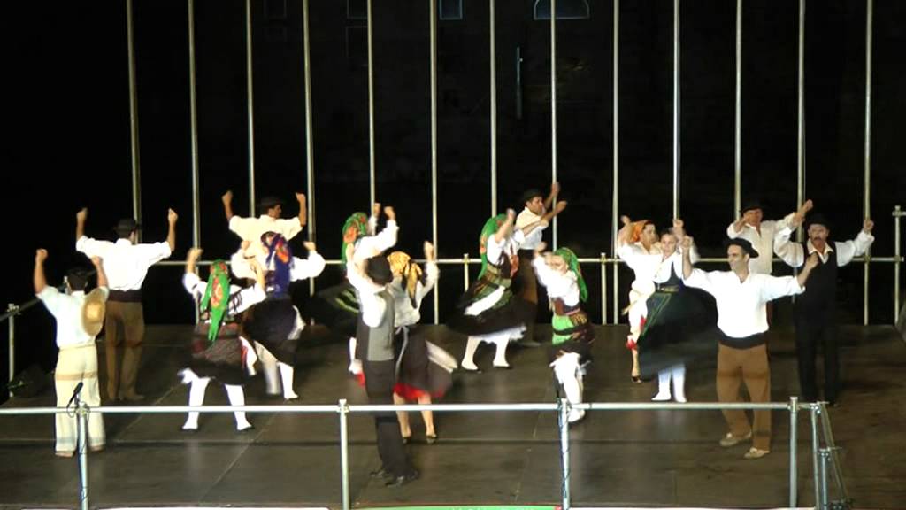 Portuguese traditional folk dance: Valentim & Malhão das Palmas