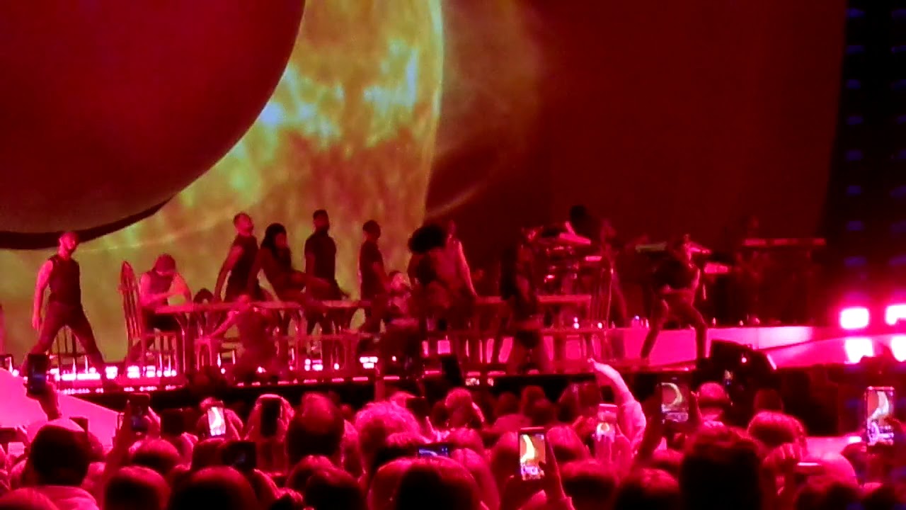 Ariana Grande - God Is A Woman / Bad Idea (Sweetener World Tour, Helsinki, Finland, 05.10.2019)