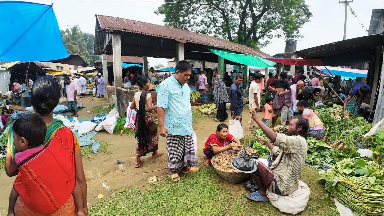 পাহাড়ি সীমান্তে আদিবাসীদের এই গ্রামীণ হাট দেখলে মন ভরে যায়। Border village lifestyle