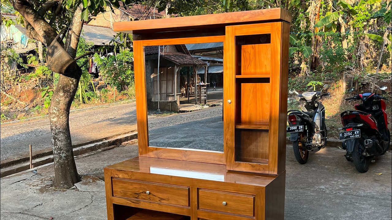 MEJA RIAS SEMINIMALIS INI BOSKUH