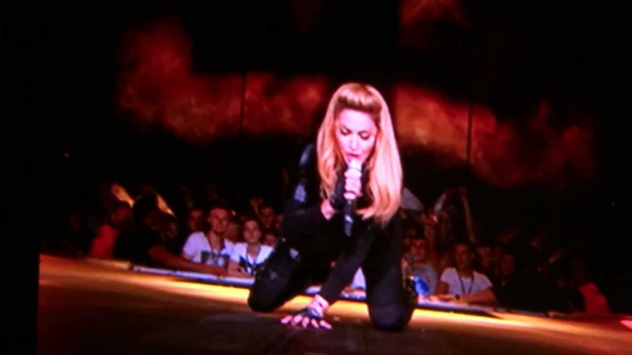 Madonna - 04. Papa Don't Preach (MDNA Tour - Warsaw)