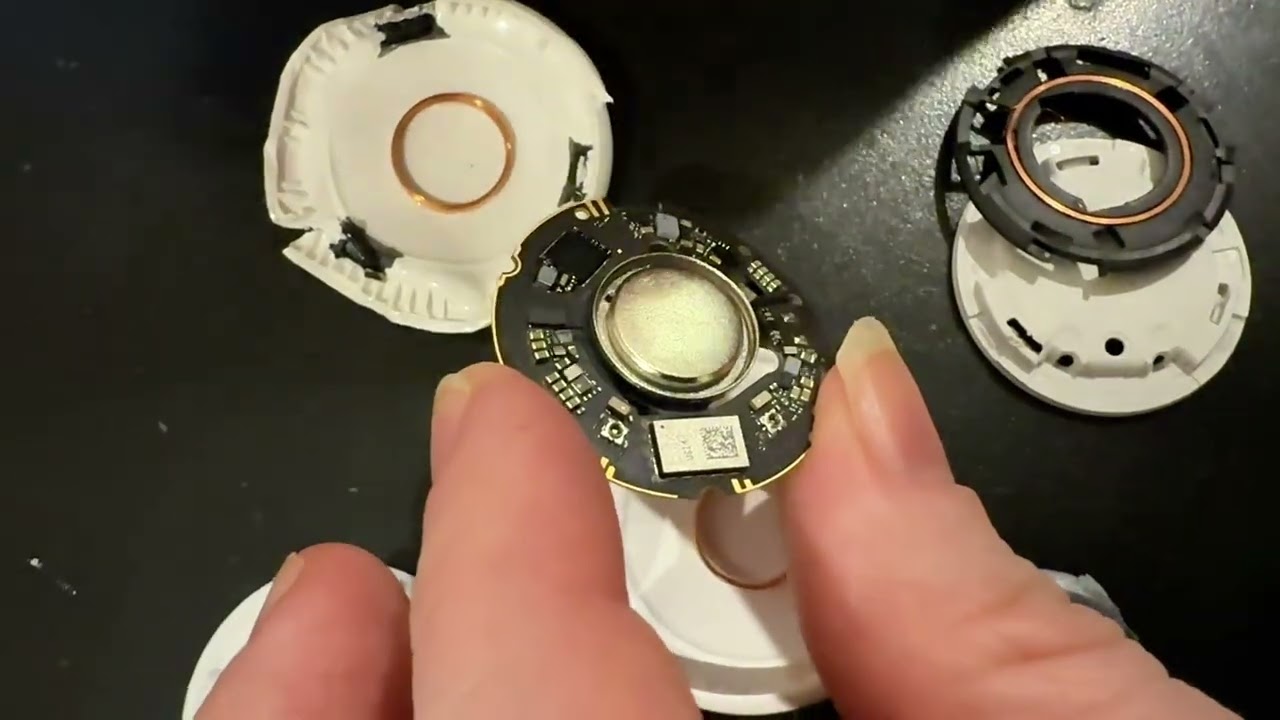 AirTag V2 Teardown - nRF52840 upgrade & Bigger 🧲