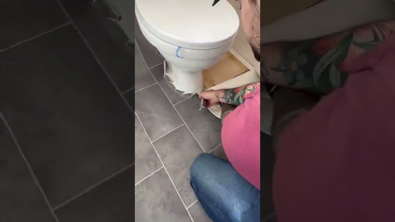 HOW TO CUT VINYL FLOORING AROUND A TOILET #vinyl #flooring #homeimprovement #diy #shorts