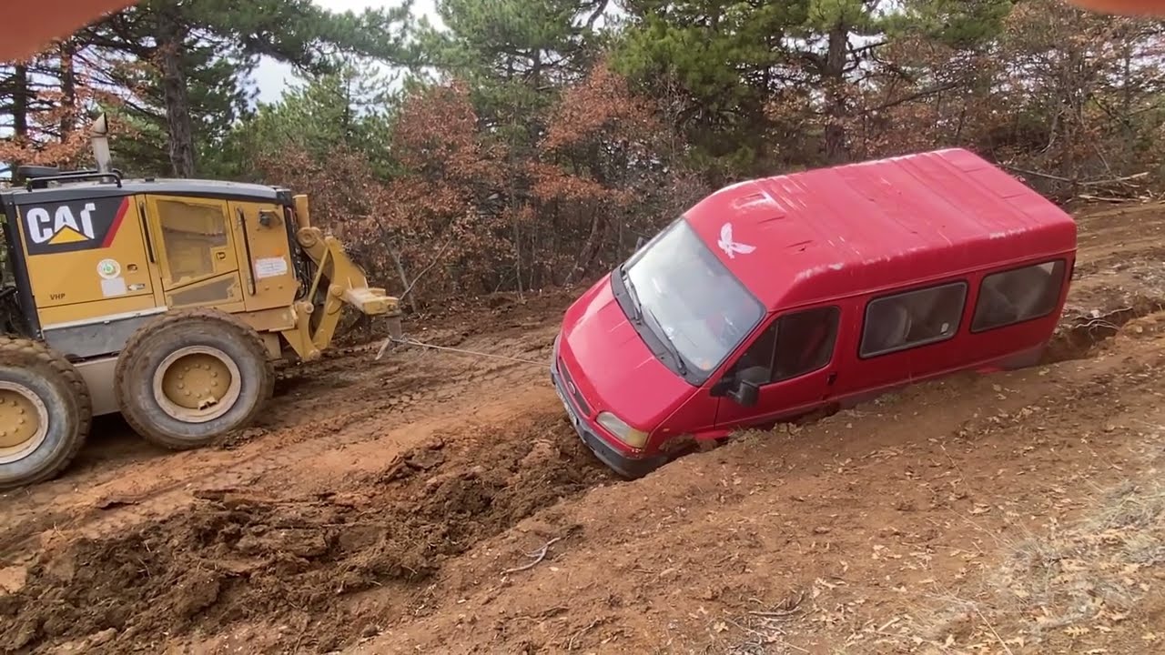 CAT Greyder ile transit kurtarma #bulldozer #işmakinaları #keşfet #komatsu #apple11