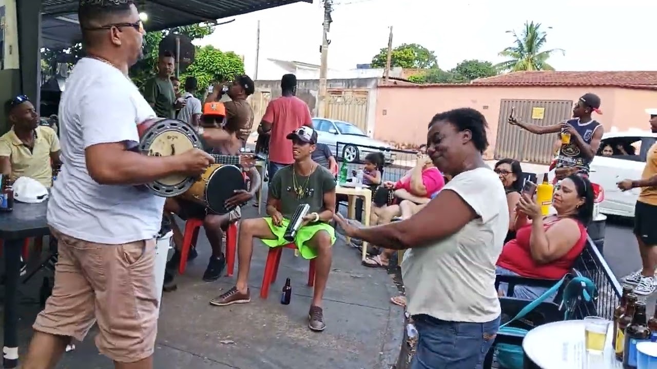 Carlinhos do Pagode e convidados. Cantando Pé do pecado. No Arena Bebidas...Top...