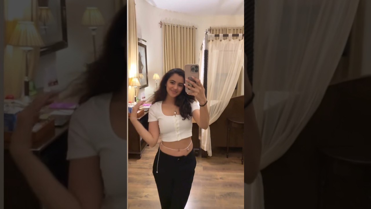 MALAVIKA SHARMA NAVEL SHOW🔥🥵|#malavika#malavikasharma#navel#navelamrit#navelbeauty#actress#actresses