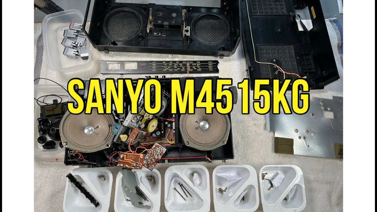 Sanyo Rare Radio Cassette M4515KG. How to Change the Belts. Seized Cassette. Boombox Repair