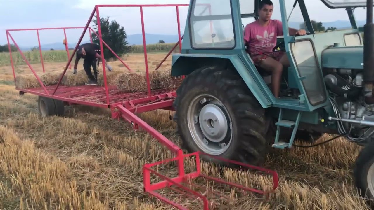Samoutovarna prikolica za bale