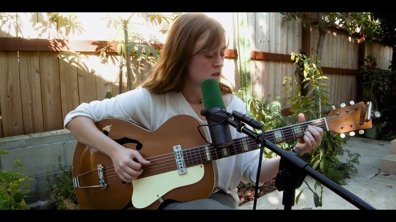 Georgia Parker - 'Couch Song' (Live)